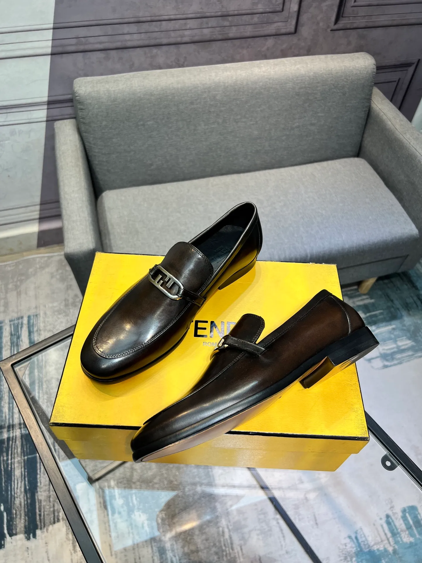 Men's shoes 💰940 [FENDI] Fendi men's business casual leather shoes imported brand cloth/calf leather/open edge beads/brand logo printing -Inner lining: comfortable cowhide lining -Outsole: genuine leather outsole with rubber backing embedded in the heel, perfect injection molding -Super high quality control·Fine workmanship: highlighted (high-end·luxury·grade) -Size: 39-44.38.45.46 Customized, non-returnable